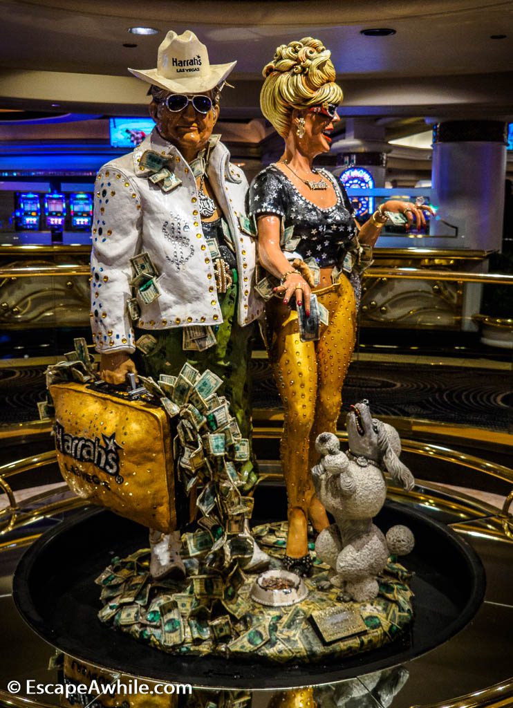 "The Greenbacks" statue insige Harrahs Casino, Las Vegas. Next time you vistit Vegas, make sure you follow the dress code suggestion and pack your suitcase with only the important stuff.