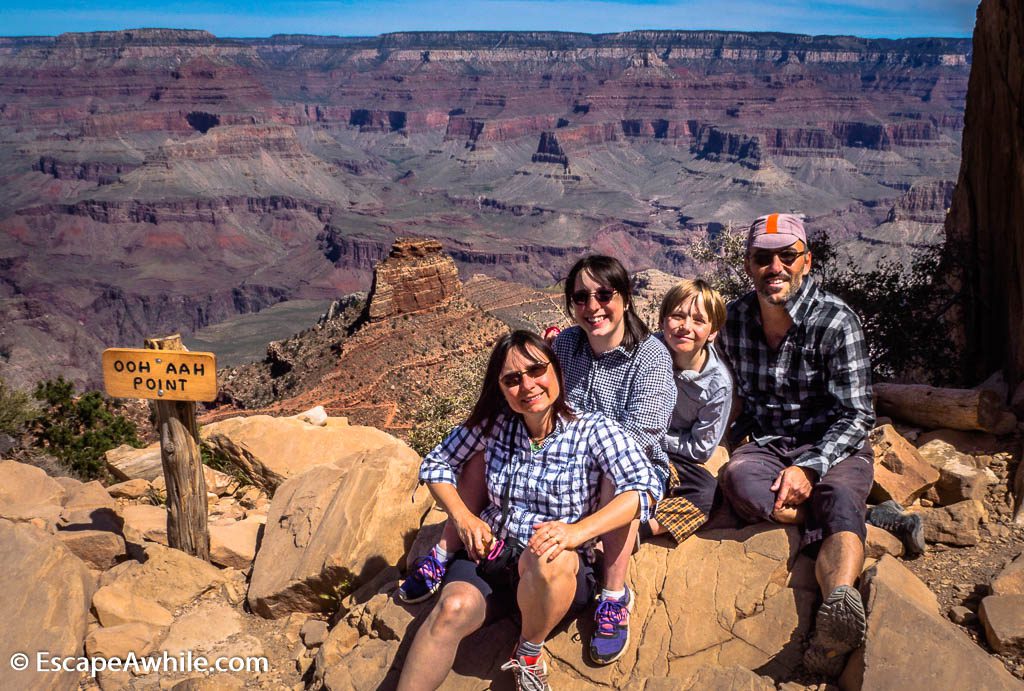 Family picture at the Ooh Aah Point, South Kaibab Trail, South Rim, Grand Canyon, Arizona, USA